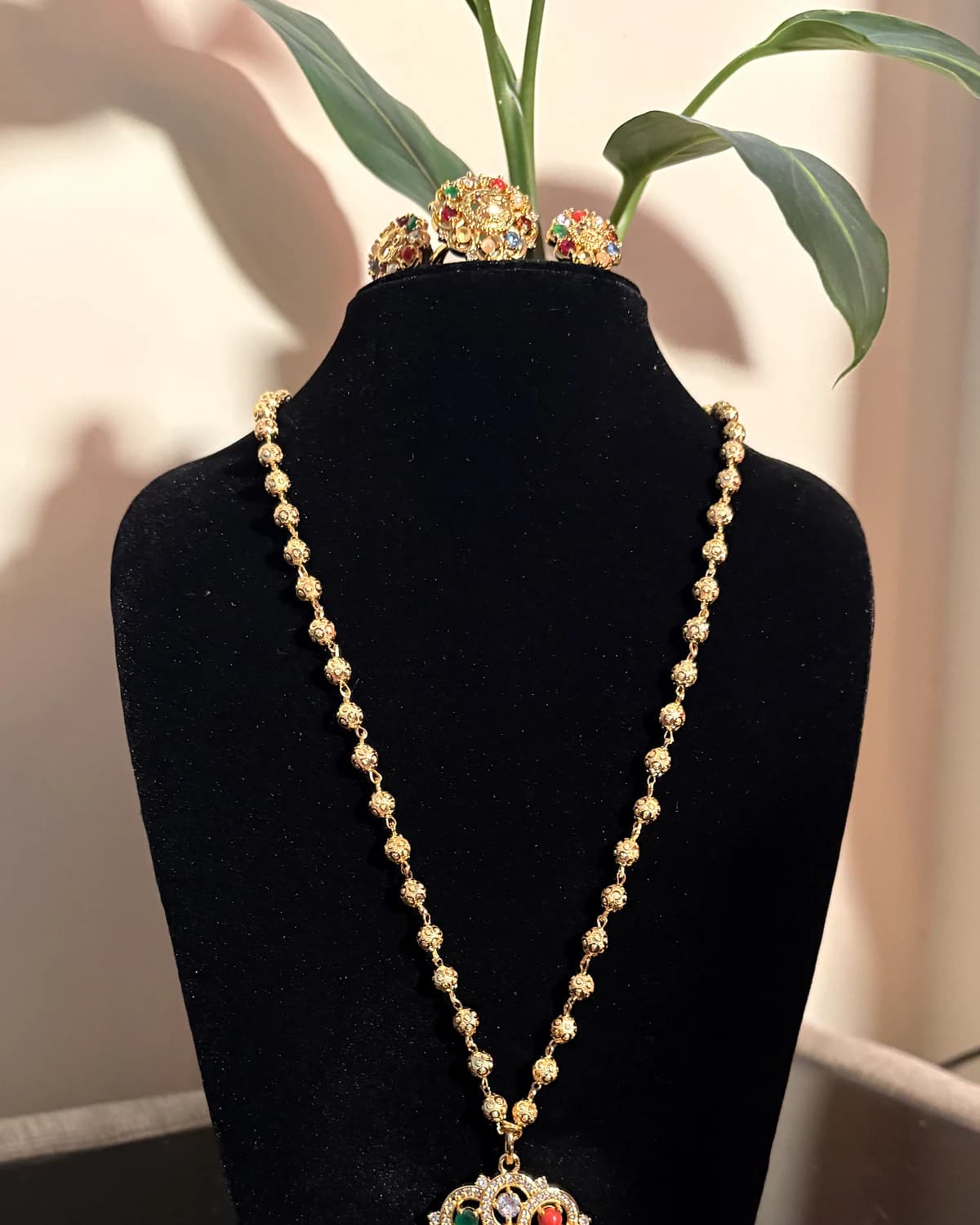 Alternate display angle of the multicolour peacock necklace