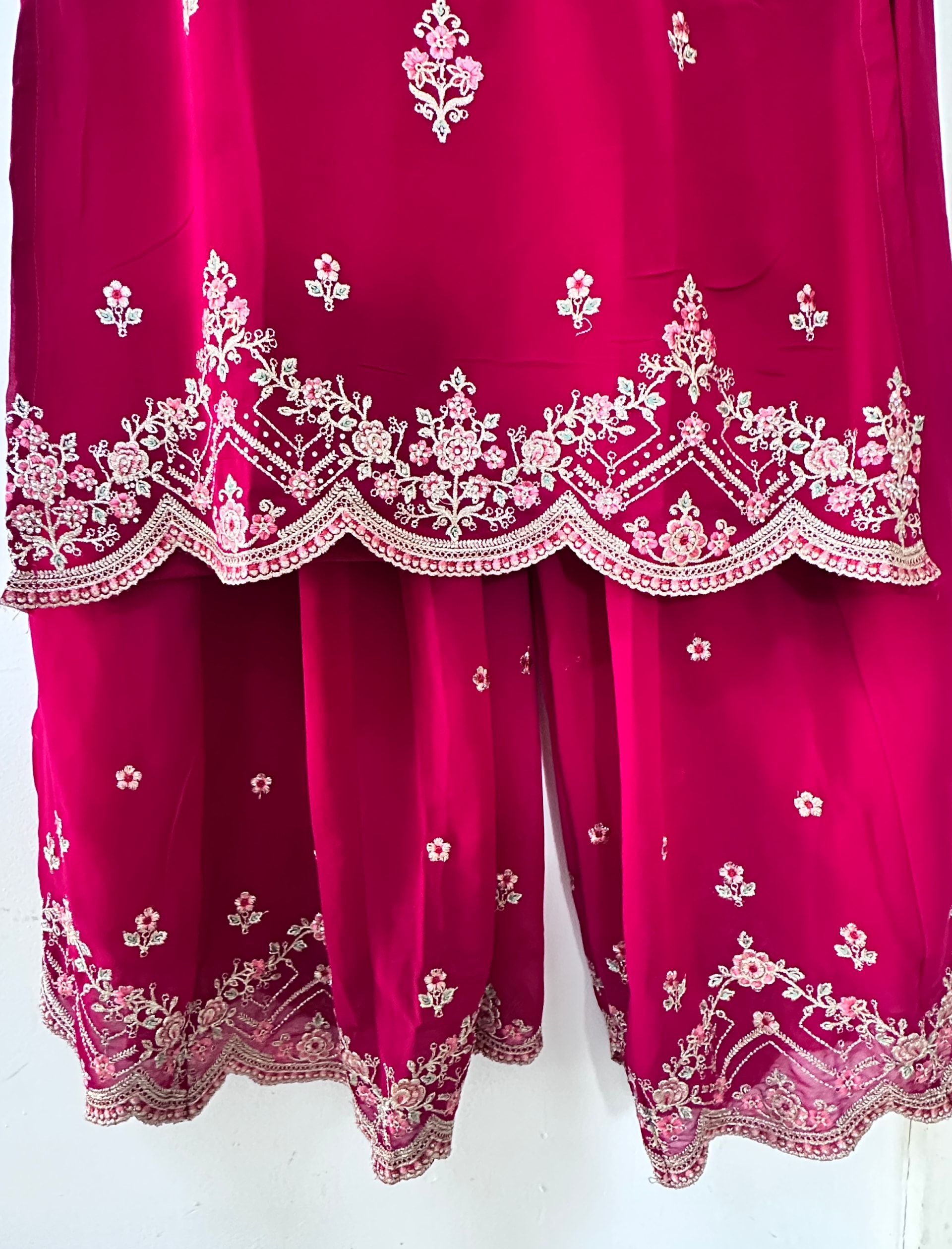 Original fuchsia kurta and trouser hems with floral embroidery and scalloped borders